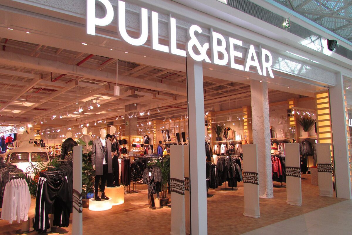 Entrada a una botiga Pull&Bear