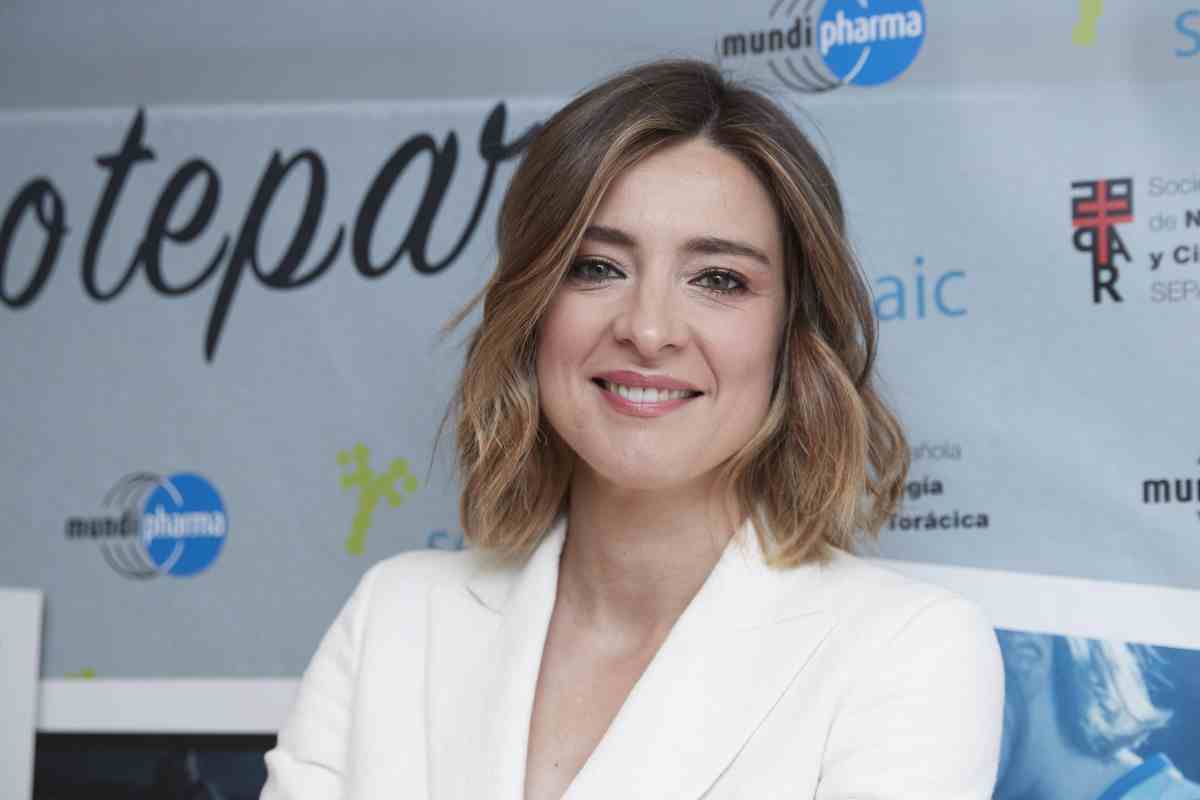 Sandra Barneda somrient en un acte promocional