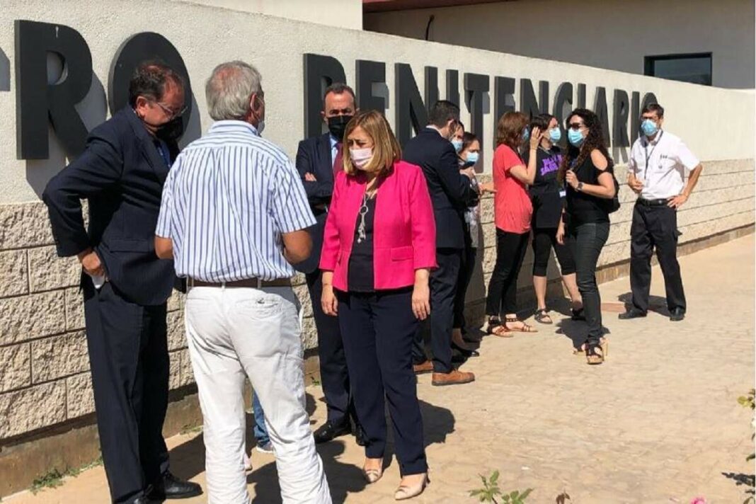 Concentració a les portes de la presó de Villena