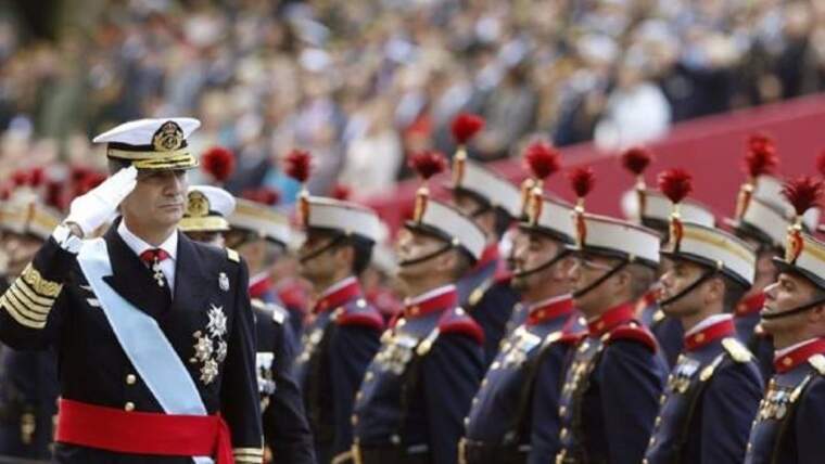 El 12 d'octubre recupera la desfilada militar