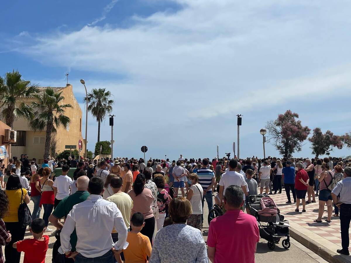 ConcentraciÃ³ en la platja de Tavernes de la Valldigna per posar solucions a les seues platges