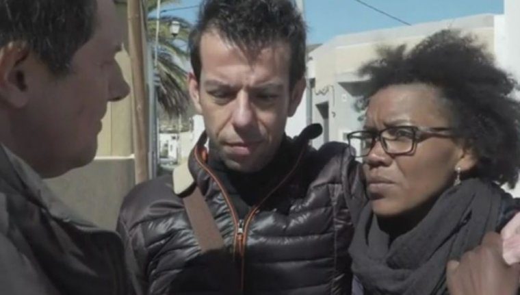 Ana Julia junto a Ãngel en una de las entrevistas que realizaron a los medios