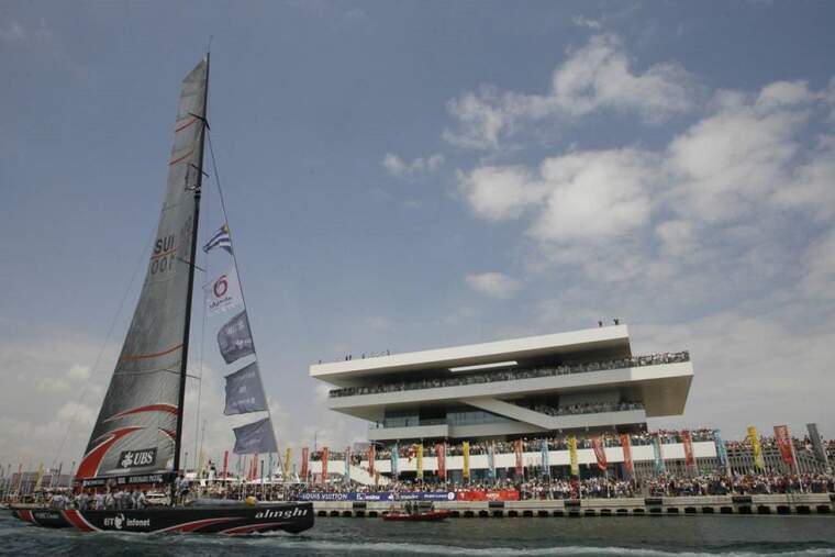 Primera jornada de regates en la 32 edició de l'America's Cup el juny de 2007 a València