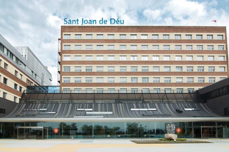 Façana de l'hospital on es troba ingressada la menor