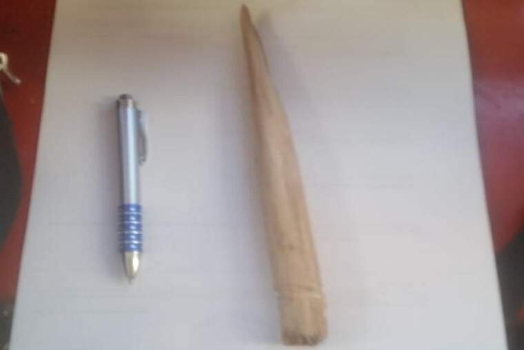 Ganivet fer amb un llapis