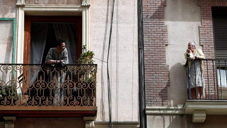 Imatge d'uns balcons en ple confinament pel coronavirus