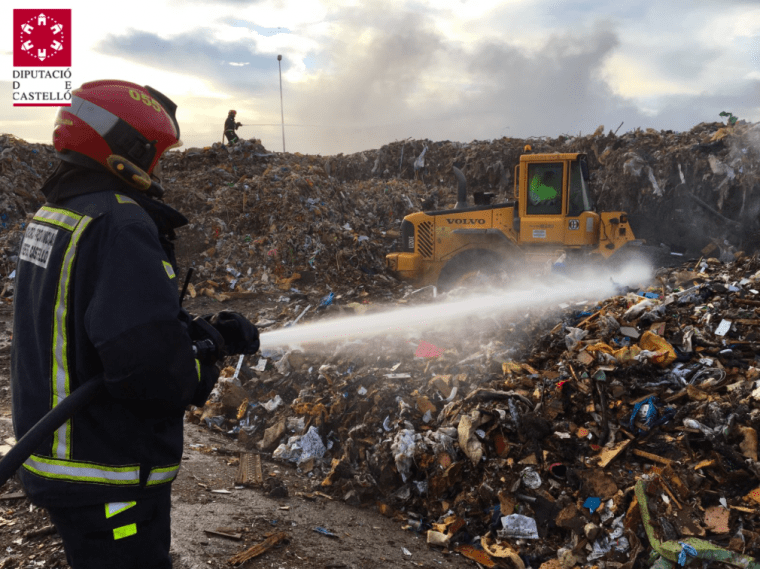 Dos treballadors resulten ferits en un incendi en una planta de reciclatge d'Almassora