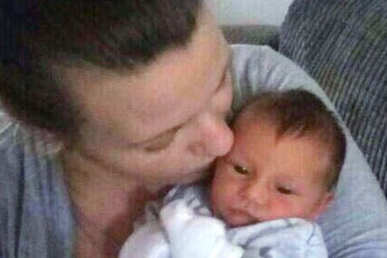 Imagen de la madre que matÃ³ a su hijo tras dormise junto a Ã©l