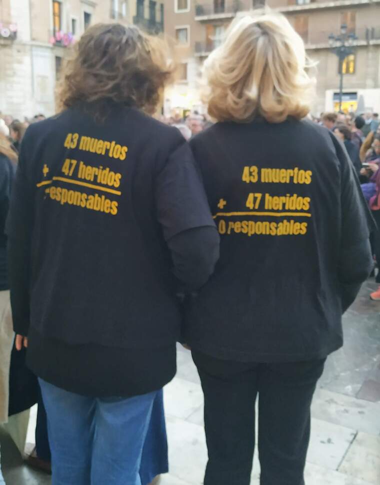 Dos membres de l'AssociaciÃ³ VÃ­ctimes del metre