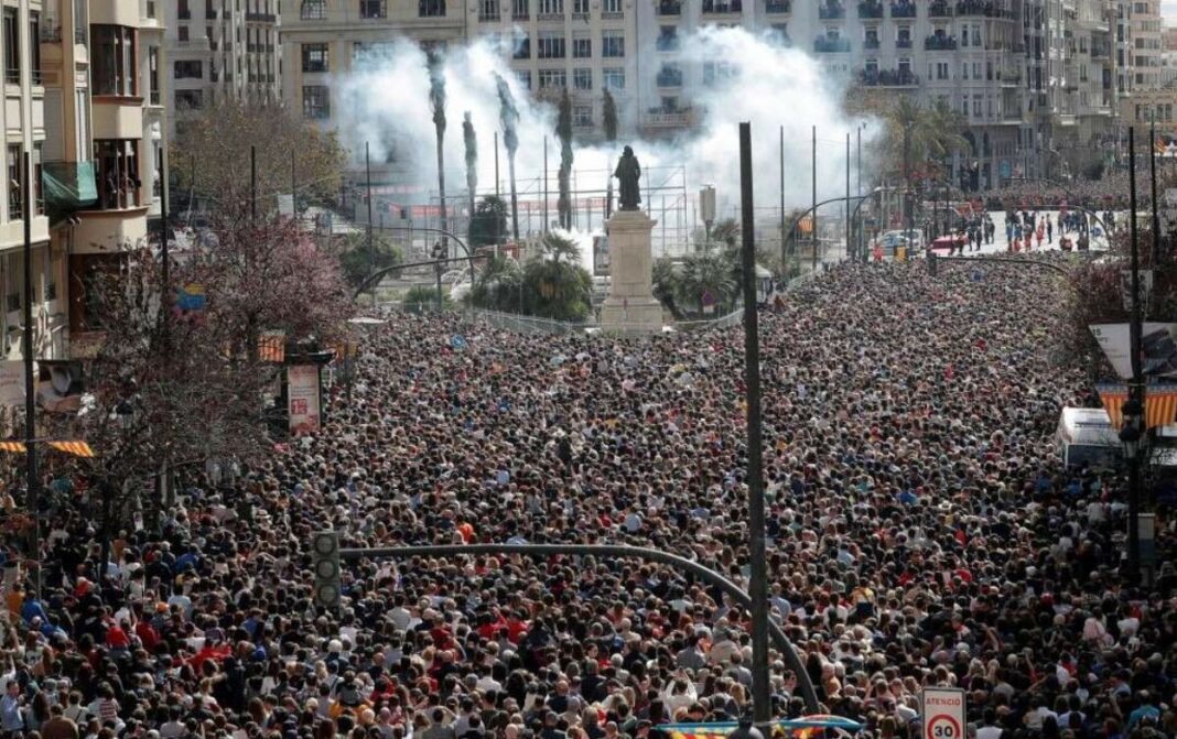 Una imatge de la mascletà en València
