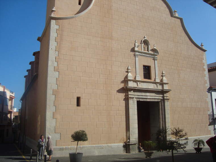 Façana de la parròquia Sagrada FamÃlia de la Vilavella (Castelló)