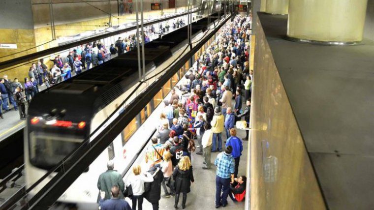 Metrovalencia un dia de aglomeració