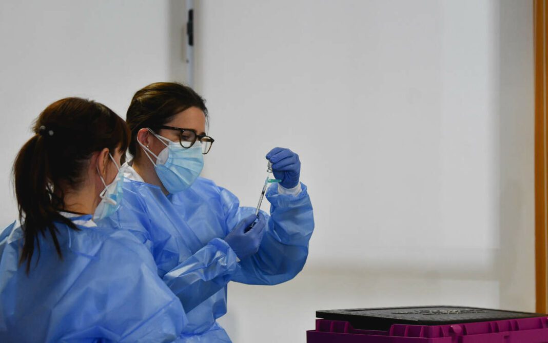 La segona dosi de la vacuna és la que genera immunitat set dies després de la injecció