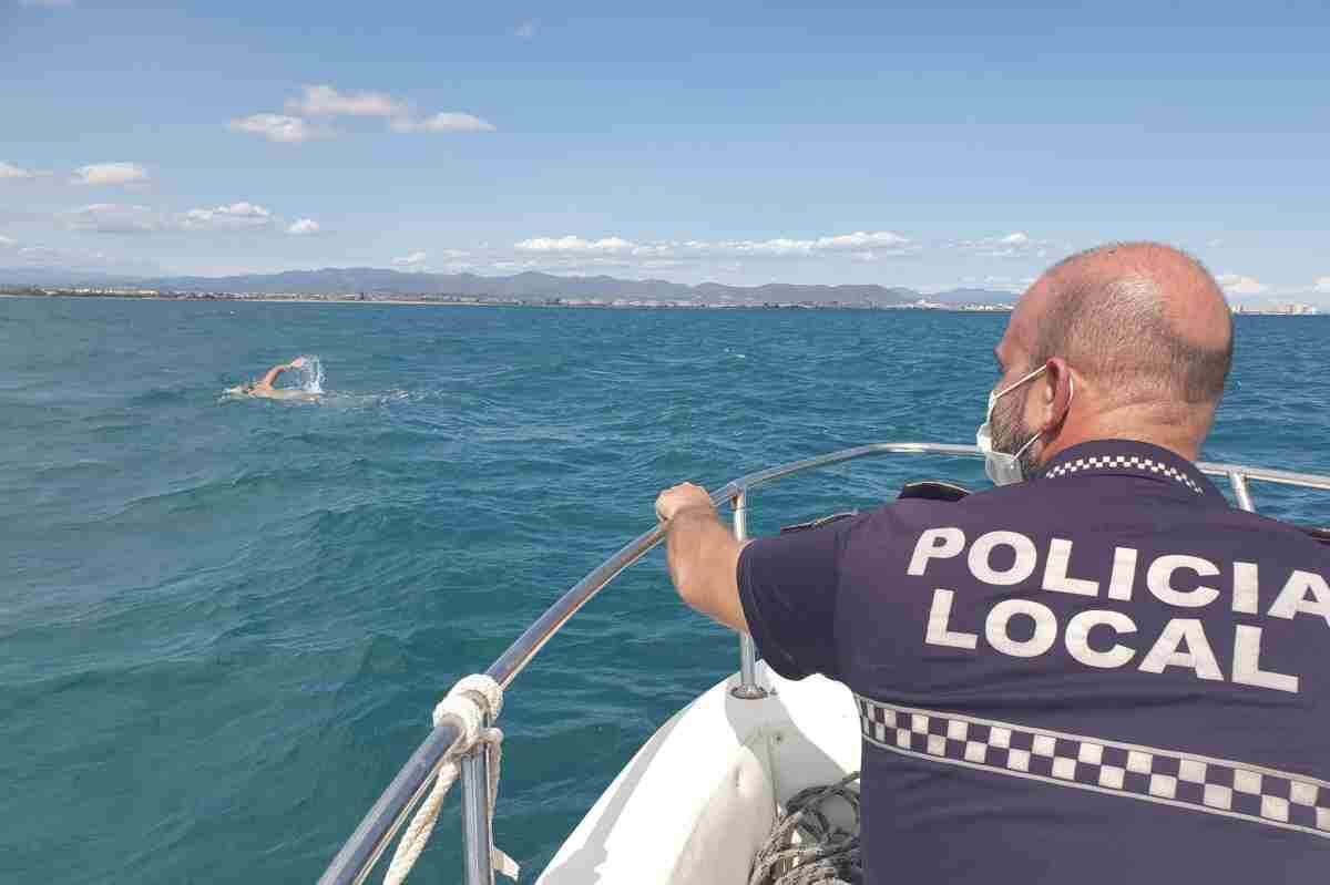Policia perseguint en llanxa a un exhibicionista en Alboraia