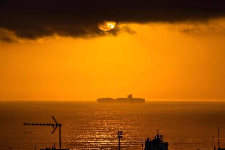 Imatge d'una sortida de sol a ValÃ¨ncia