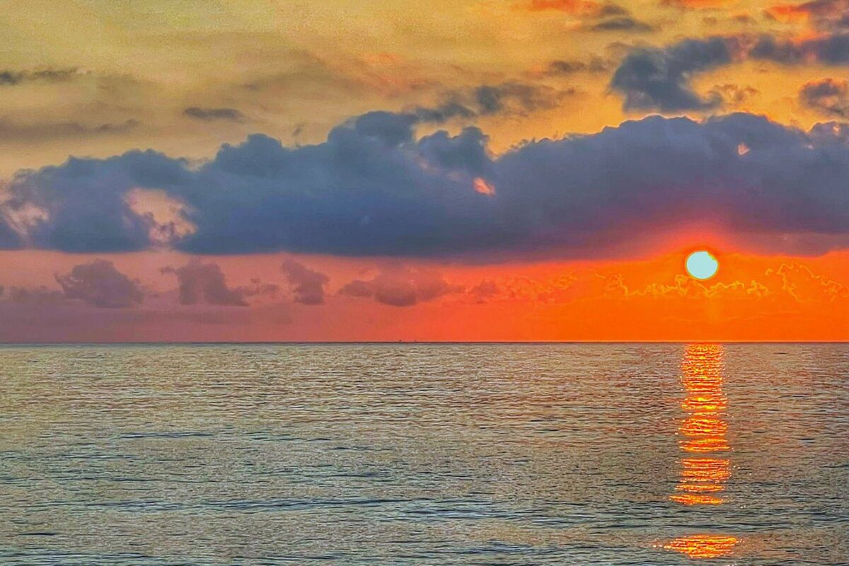 Imagen de una salida de sol en Denia, Alicante
