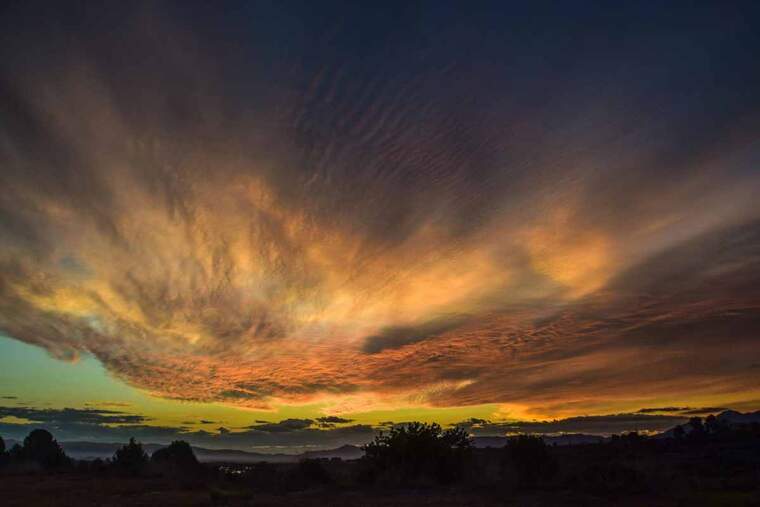 Imatge d'una sortida de sol rogenca a L'Olleria, ValÃ¨ncia