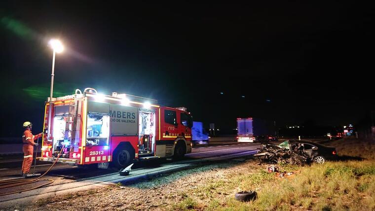 Una unitat de bombers en un accident de trà nsit