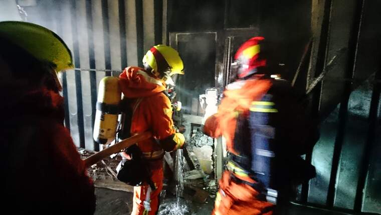 Incendi en la fà brica de Dulcesol en Vilallonga