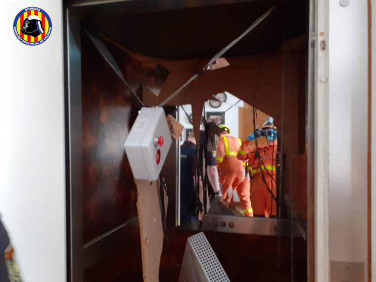 Dues dones ferides després de desplomar-se un ascensor a Benirredrà