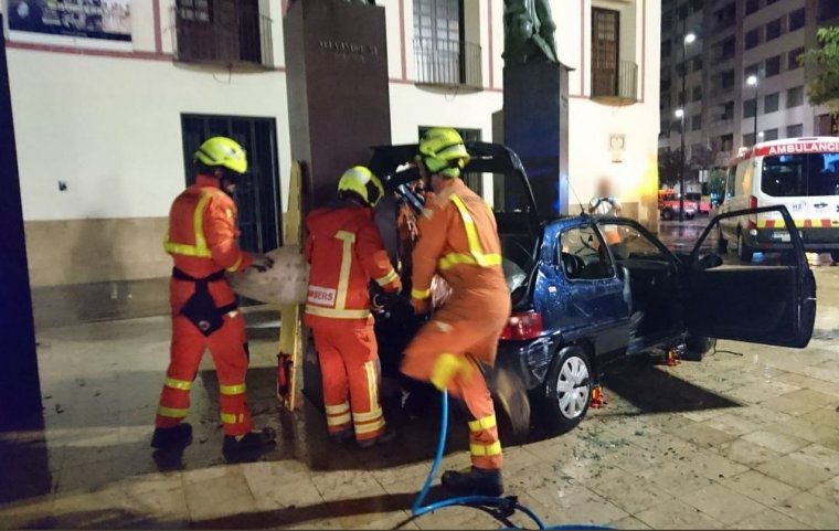 Estat en el que va quedar el vehicle accidentat a Gandia