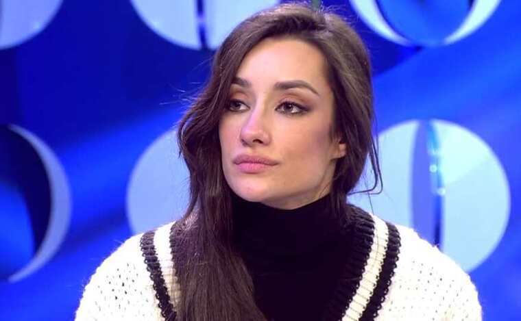 Adara durant l'entrevista amb Lara Ãlvarez