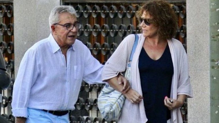 AndrÃ©s Pajares camina agafat del braÃ§ de Juana Gil