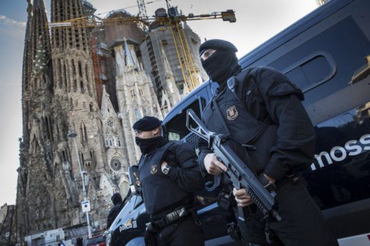 Dispositivo antiterrorista en los alrededores de la Sagrada Familia