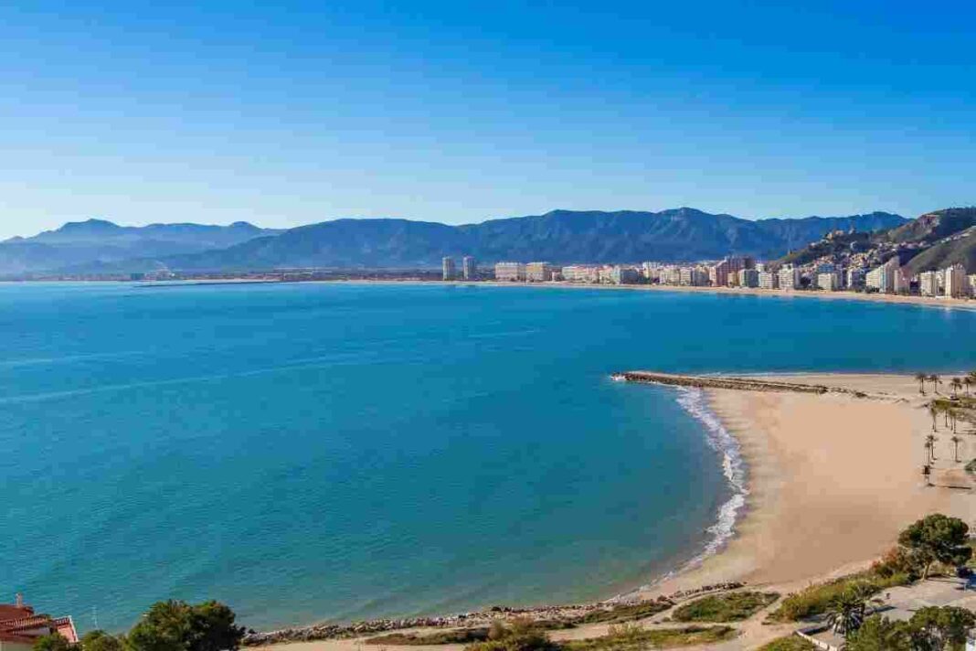 Les platges de Cullera tancaran a les 22.30 hores