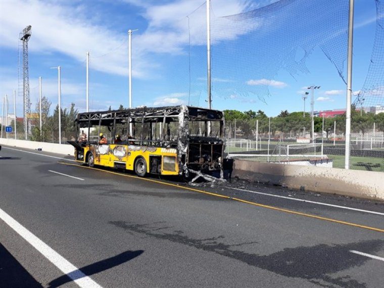 Imatge de l'autobÃºs cremat