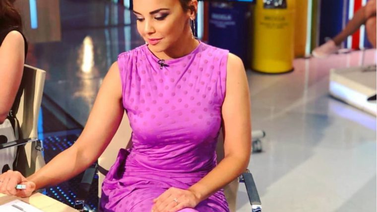 Chenoa llueix un anell motl especial