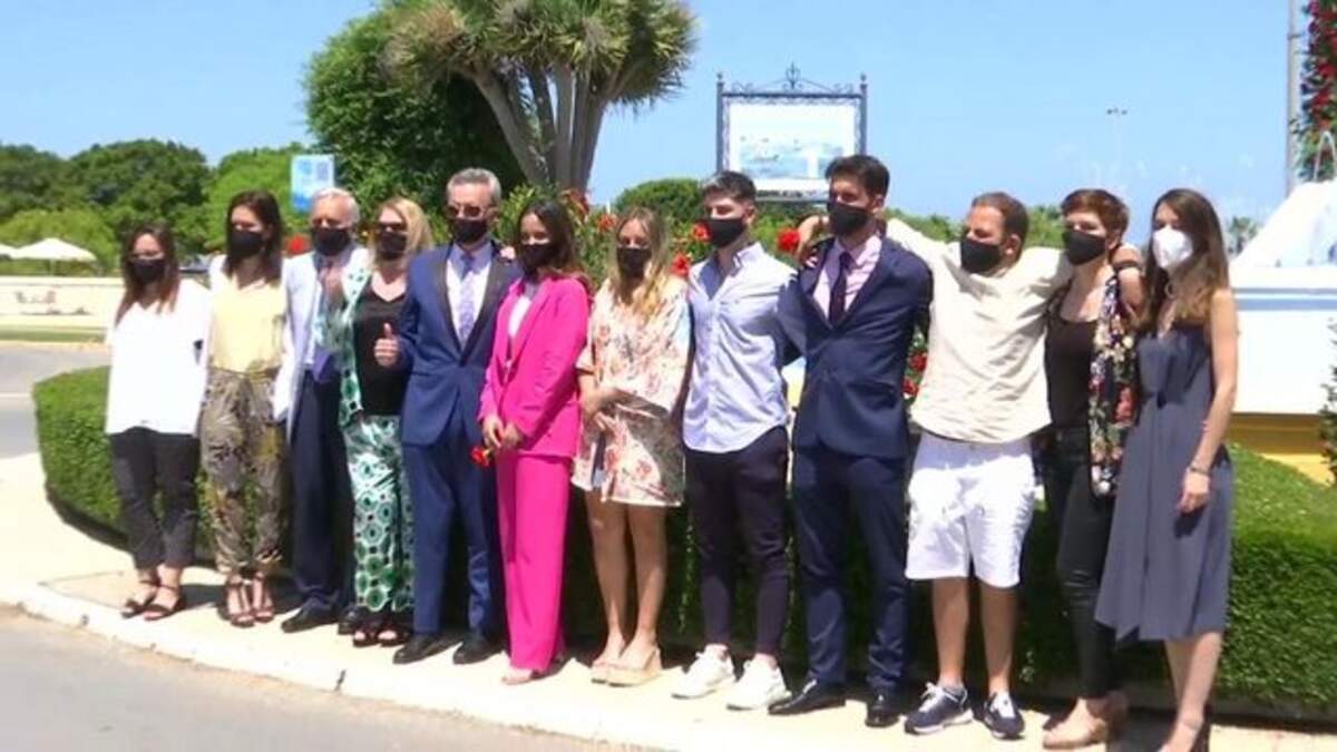 Els Mohedano posant en foto el dia que han celebrat una missa en homenatge a RocÃo Jurado