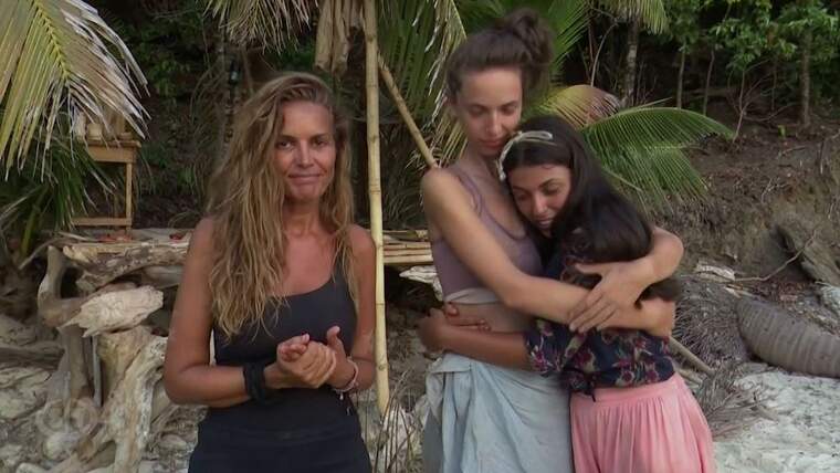 Marta López en el moment de l'expulsió al costat de Palito i Lola en Supervivientes