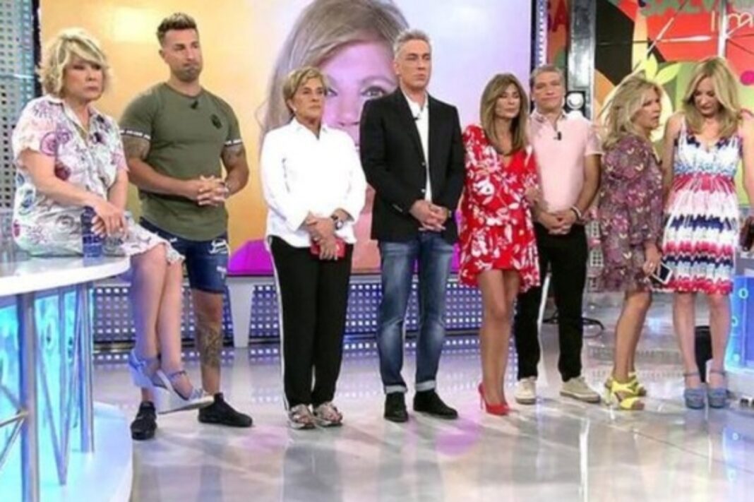 Col·laboradors de 'Sálvame' al plató del programa de Mediaset