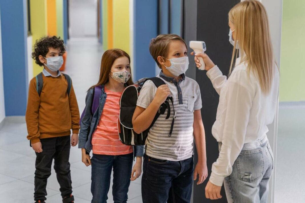 Demanen a Educació establir un protocol de vacunació per als menors