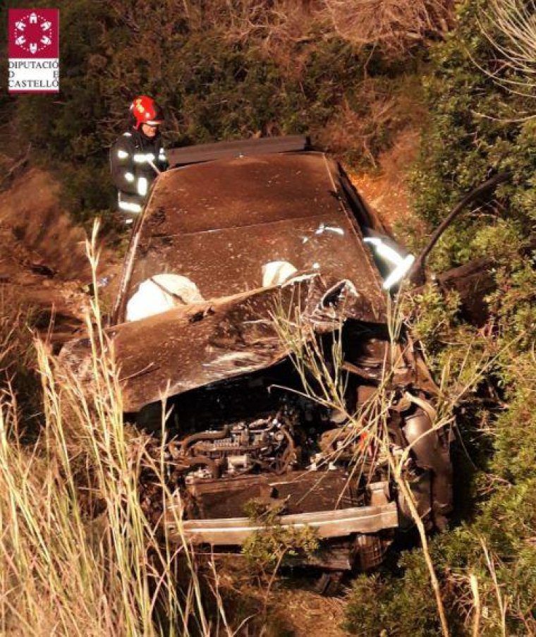 Estat en què ha quedat el cotxe després de l'accident