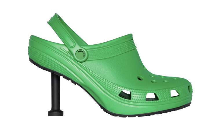 Balenciaga i Crocs s'uneixen per a crear unes sandà lies