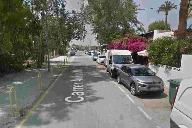 Un vehicle atropella a una dona en Dénia