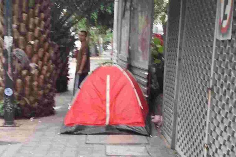 Tenda de campanya en el carrer
