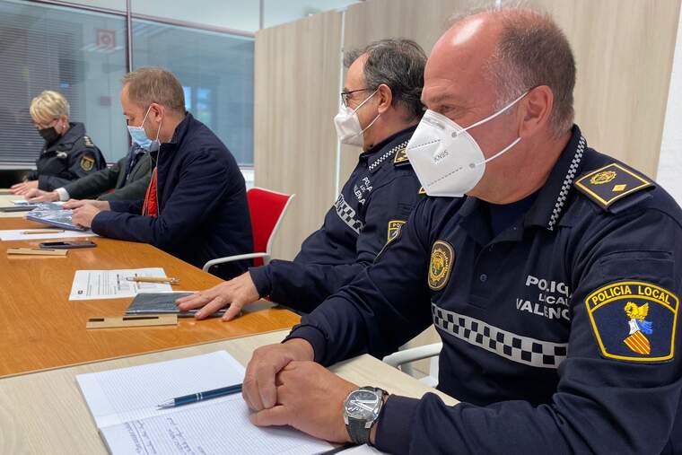 Policia Local de ValÃ¨ncia i AarÃ³n Cano reunits | Policia Local de ValÃ¨ncia