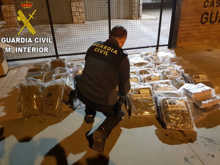 Detingut a Sagunt amb 60 quilos de marihuana i 10 d'haixix en un furgó