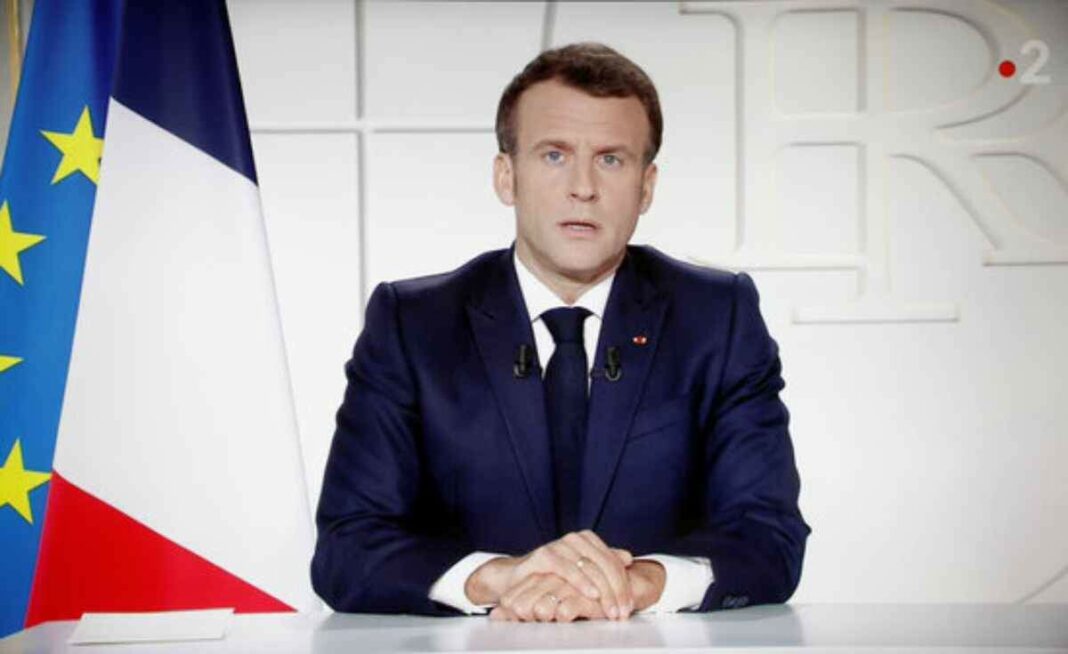 Macron tanca escoles i llars d'infants i amplia a tot França les restriccions de mobilitat
