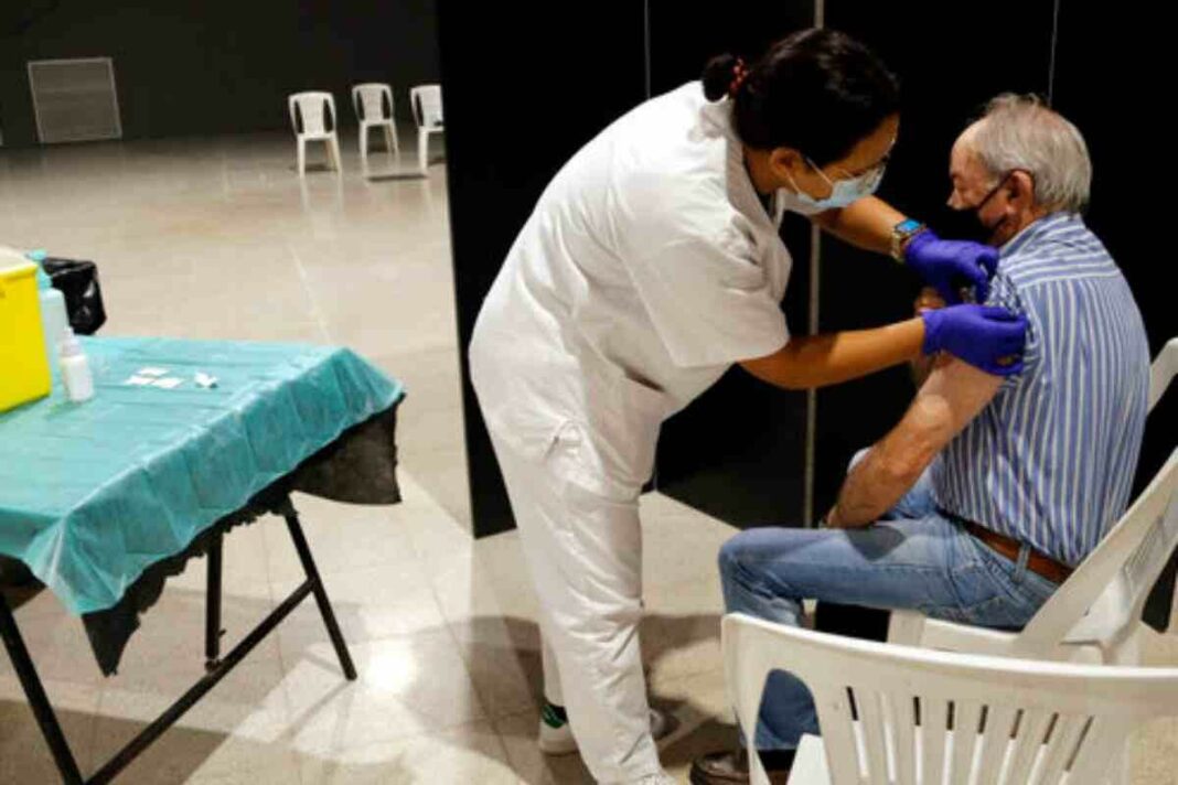 Comença la vacunació de la grip per a més de 159.000 lleidatans majors de 60 anys o amb risc