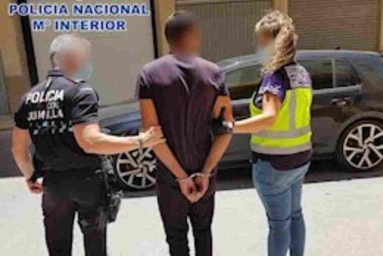 Els dos han sigut detinguts i posats en llibertat amb càrrecs després de passar a disposició judicial