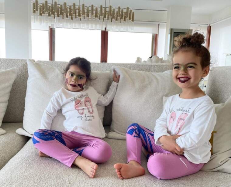 Eva i Alana Martina, filles de Georgina RodrÃguez i Cristiano Ronaldo mostren el seu maquillatge amb alegria