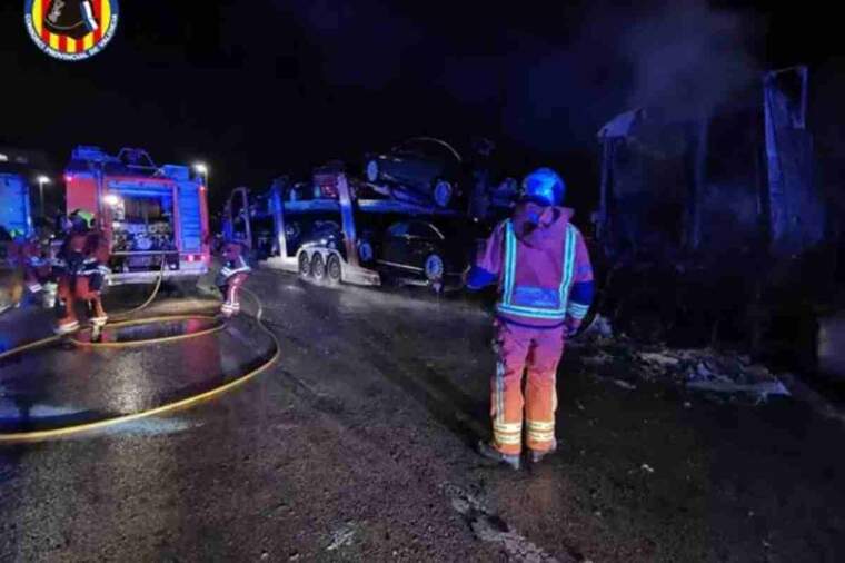 El foc ha afectat a 2 camions