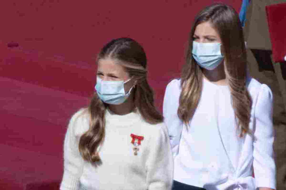 Leonor y SofÃ­a en el acto del 12 de octubre