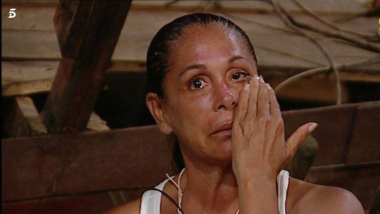 Isabel Pantoja emocionada
