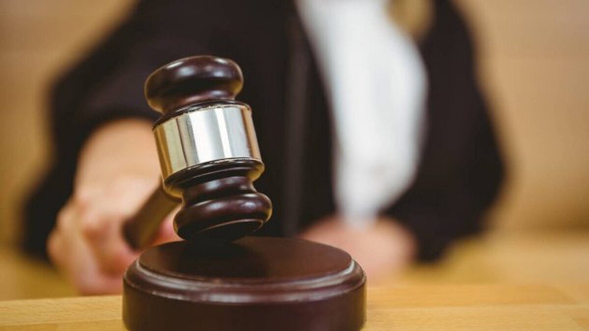 Un jutge durant un judici.
