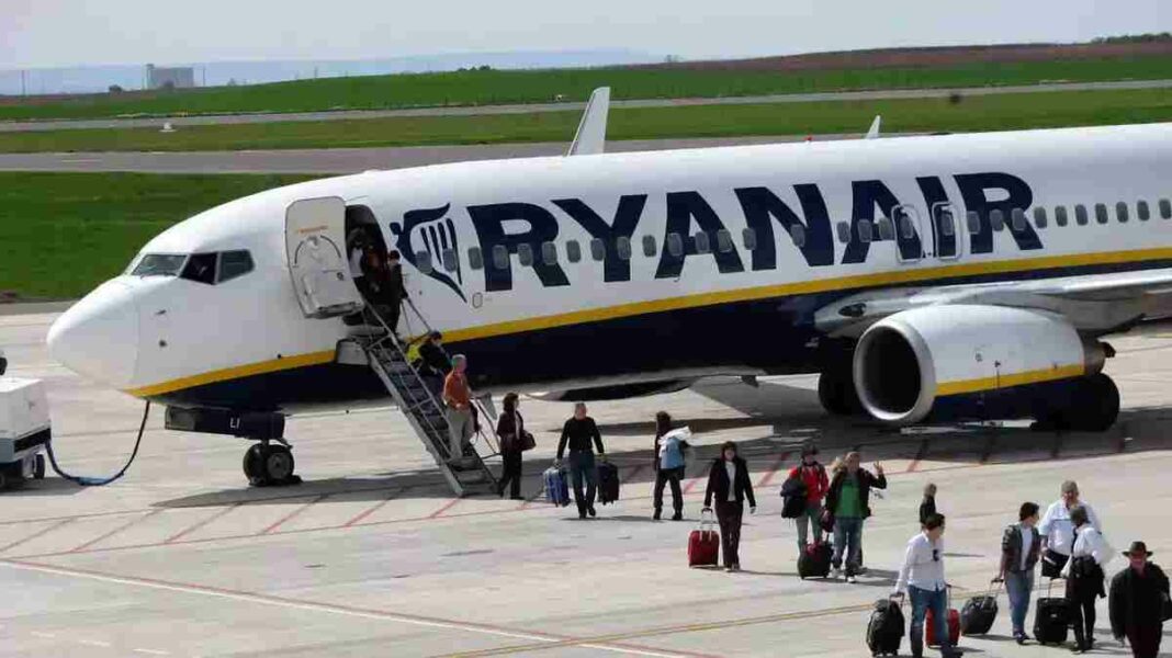 L'aeroport ha restablert fins a vint vols i pot ser un dels sectors beneficiats pel turisme.